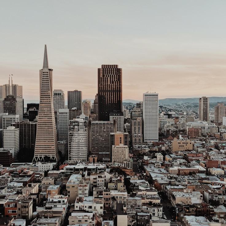 Parents evaluating schools in Germany